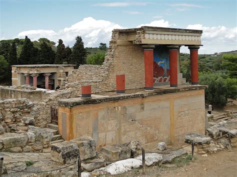 knossos and theseus.